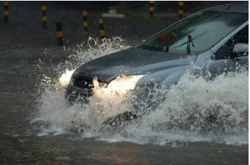 新手在下雨天怎么开车 雨天开车注意事项,第1张